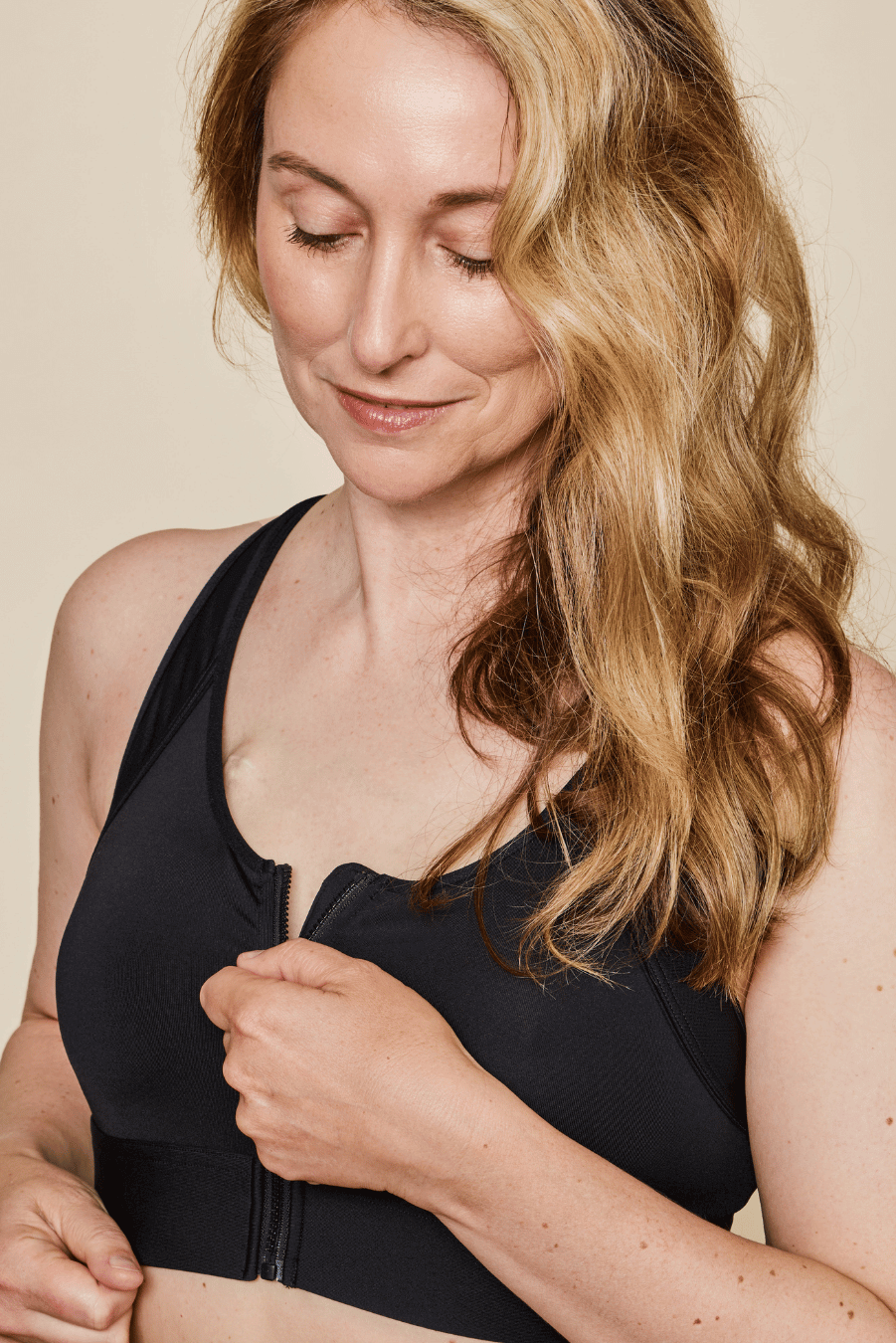 Hero Front‑Closure Sports Bra - Black